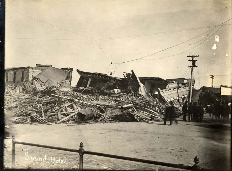 86.59.4g  Grand Hotel, with collapsing side