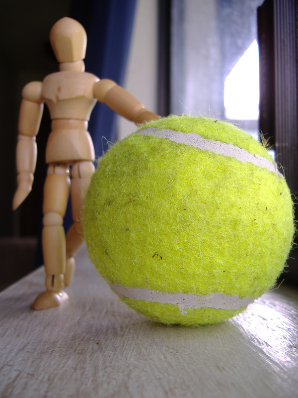 9hroguedolltennisball